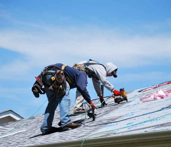 new orleans roofer on job